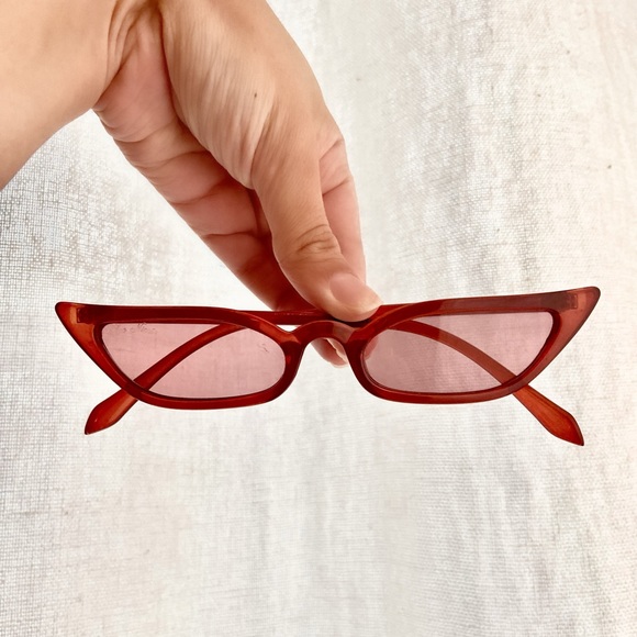 Cleo Nicci Cat-Eyes 90s Sunglasses In Dark Red - Picture 1 of 9